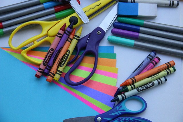 school supplies 2690599 640